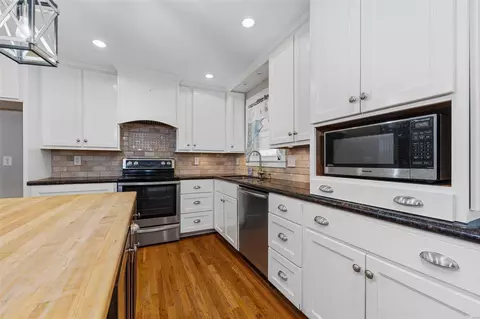 Kitchen - 1260 Mueller Rd, O'fallon, MO 63366 photo 3 of 5