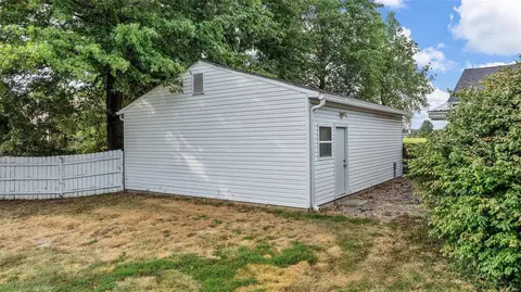Exterior - 1260 Mueller Rd, O'fallon, MO 63366 photo 5 of 12