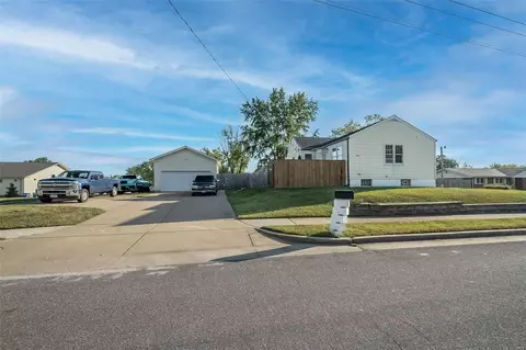 3811 Towers Rd, Saint Charles, MO 63304