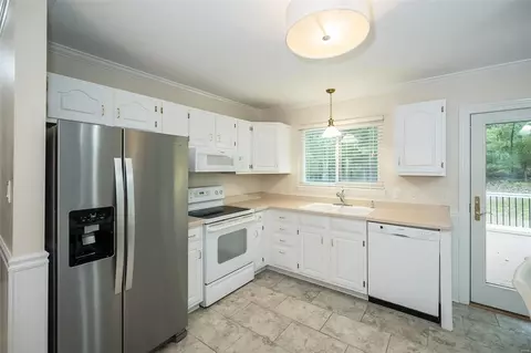 Kitchen - 750 Redstart Dr, Ellisville, MO 63021 photo 2 of 3