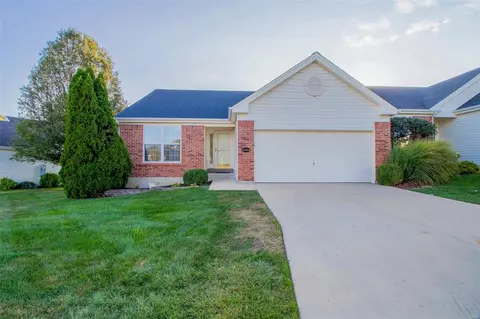4444 Kerth Circle Xing, Saint Louis, MO 63128