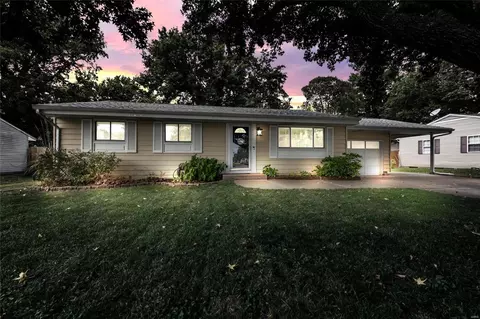 1336 Valiant Dr, Fenton, MO 63026