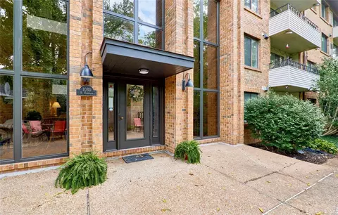 1030 N Harrison Ave #508, Kirkwood, MO 63122