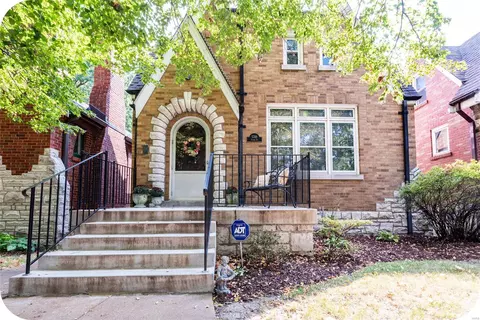 5748 Itaska St, Saint Louis, MO 63109