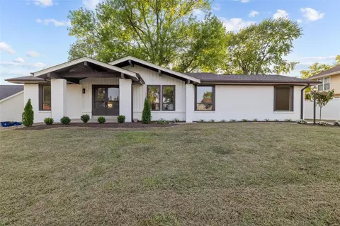 1747 Shallowbrook Dr, Saint Louis, MO 63146