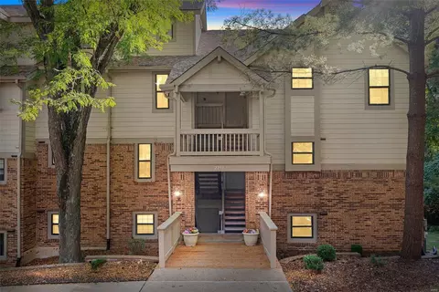 2218 Canyonlands Dr #B, Maryland Heights, MO 63043