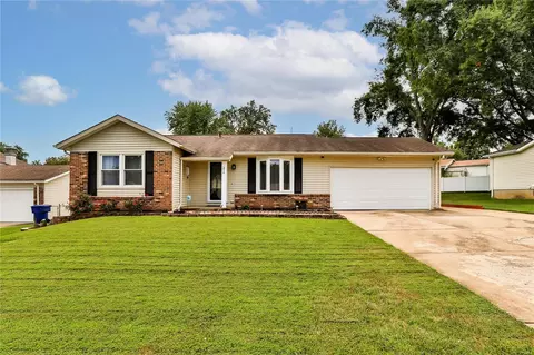 214 Bentwood Ln, Saint Peters, MO 63376