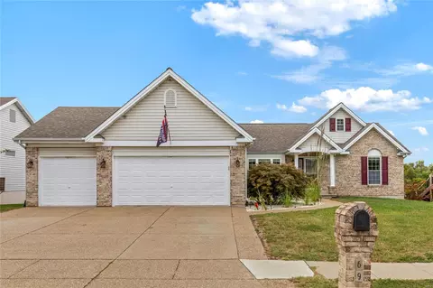 69 N Hillview Dr, Saint Peters, MO 63376