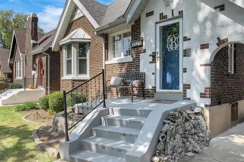 5525 Rosa Ave, Saint Louis, MO 63109