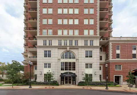 150 Carondelet Plz #704, Saint Louis, MO 63105