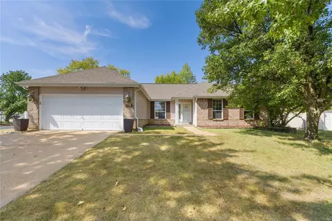 2927 Willow Creek Estates Dr, Florissant, MO 63031