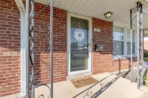 4040 Robert Ave, Saint Louis, MO 63116