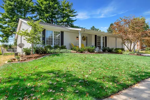 756 Foxwick Dr, Ballwin, MO 63011