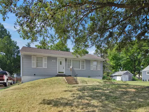 2213 Burns Ave, Saint Louis, MO 63114