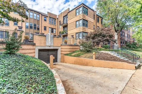 703 Westwood Dr #2A, Saint Louis, MO 63105