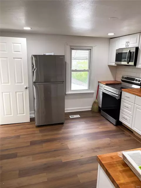 418 Ames Pl, Ferguson, MO 63135 photo 8