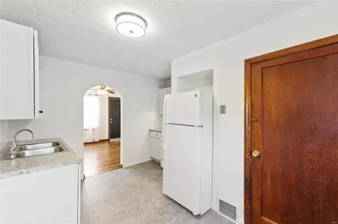 3635 Dixie Dr, Saint Ann, MO 63074 photo 7