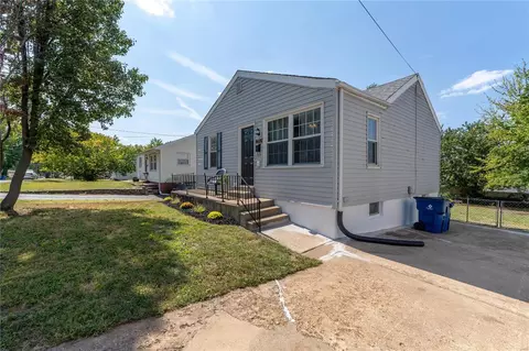 3635 Dixie Dr, Saint Ann, MO 63074 photo 2