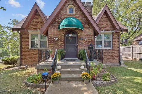 9217 Niles Pl, Saint Louis, MO 63123