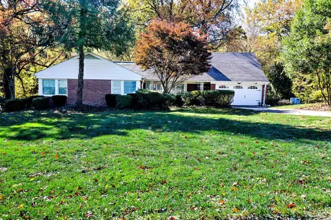 14 Lake Pembroke Dr, Ferguson, MO 63135