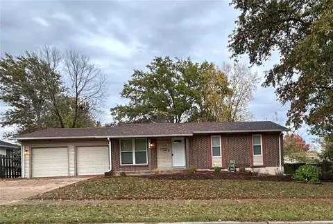1955 Flordawn Dr, Florissant, MO 63031