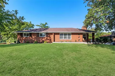 5433 Edelweis Ln, Saint Louis, MO 63129