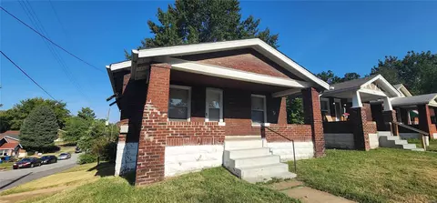3501 East Pl, Saint Louis, MO 63121