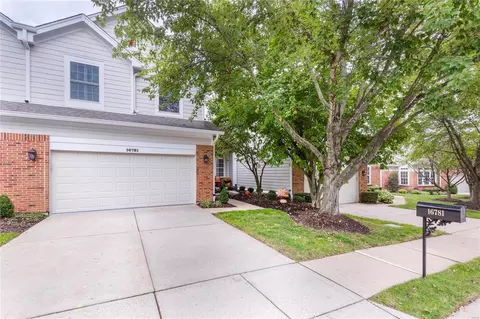 16781 Chesterfield Bluffs Cir, Chesterfield, MO 63005