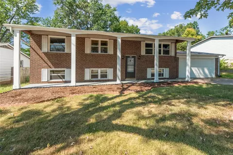 20 Carpenter Dr, Saint Peters, MO 63376