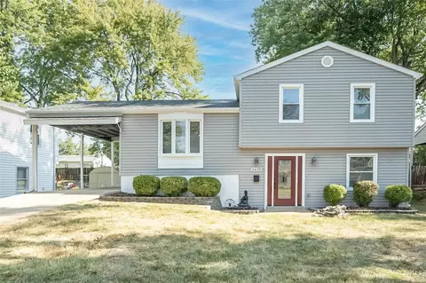 2425 Teakwood Manor Dr, Florissant, MO 63031