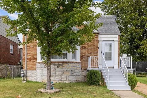341 Tacoma Dr, Saint Louis, MO 63125