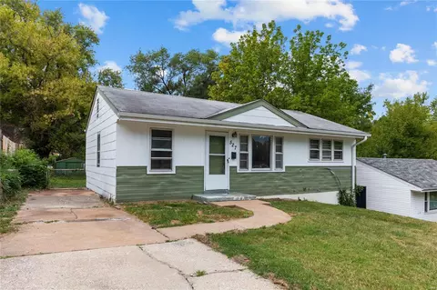 527 Ames Pl, Ferguson, MO 63135