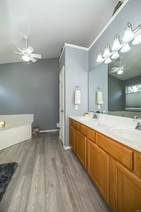 Bath - 855 Legends View Dr, Eureka, MO 63025 photo 2 of 6