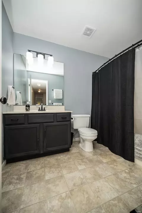 Bath - 855 Legends View Dr, Eureka, MO 63025 photo 5 of 6