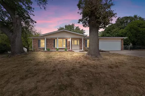 901 Concordia Ln, Saint Charles, MO 63301