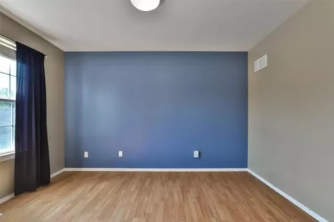 Living - 321 Hunters Heights Dr, Eureka, MO 63025 photo 2 of 2