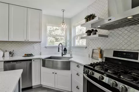 Kitchen - 321 Hunters Heights Dr, Eureka, MO 63025 photo 4 of 4