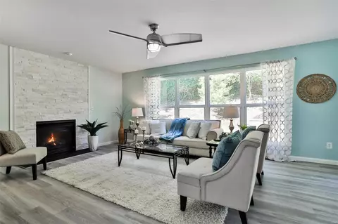 Living - 321 Hunters Heights Dr, Eureka, MO 63025 photo 1 of 2