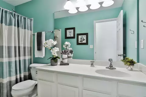 Bath - 321 Hunters Heights Dr, Eureka, MO 63025 photo 3 of 3