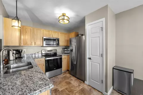 Kitchen - 325 Burning Brook Dr, O'fallon, MO 63366 photo 1 of 2