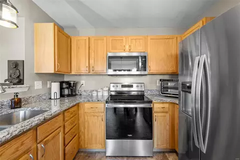 Kitchen - 325 Burning Brook Dr, O'fallon, MO 63366 photo 2 of 2