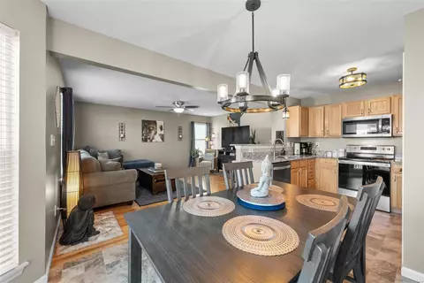 Dining - 325 Burning Brook Dr, O'fallon, MO 63366 photo 3 of 5