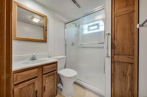 Bath - 605 Nandale Ln, Manchester, MO 63021 photo 2 of 3