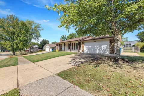 Exterior - 605 Nandale Ln, Manchester, MO 63021 photo 5 of 11