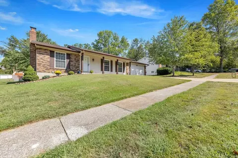 Exterior - 605 Nandale Ln, Manchester, MO 63021 photo 4 of 11