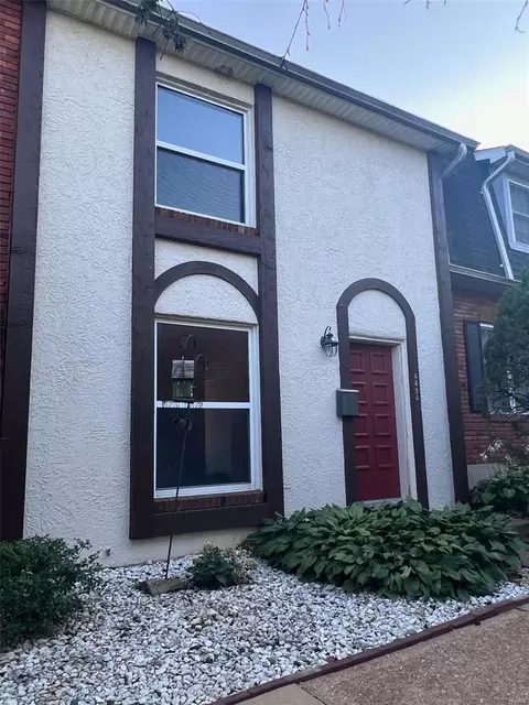 4424 Pegasus Dr, Saint Louis, MO 63129