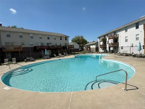 787 Boca Raton Dr #E, Saint Peters, MO 63376