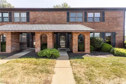 7914 Royal Arms Ct, Saint Louis, MO 63123