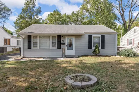 11 Mary Ann Ct, Florissant, MO 63031