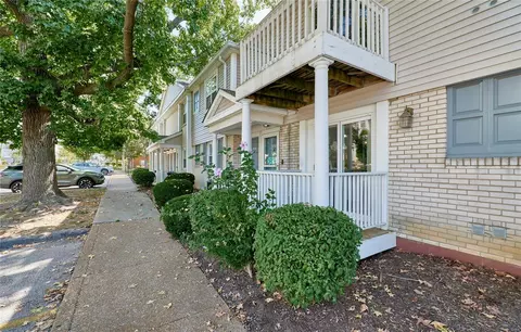9112 Eager Rd, Saint Louis, MO 63144 photo 3